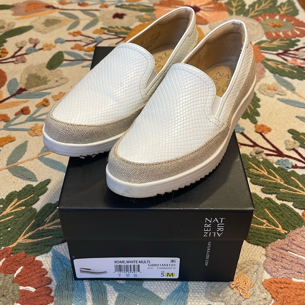 Naturalizer Women's White and Tan Flats